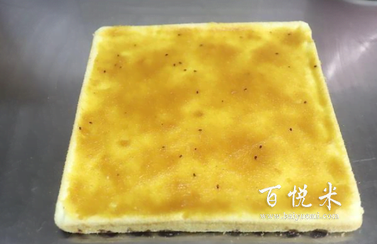 千秋紋鳳梨醬夾心蛋糕，松軟香甜比買的好吃實惠，5個雞蛋就能烤一大盤蛋糕